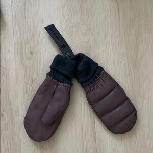 NWT Hot Paws leather mittens sherpa lined warm and cozy size women’s S/M